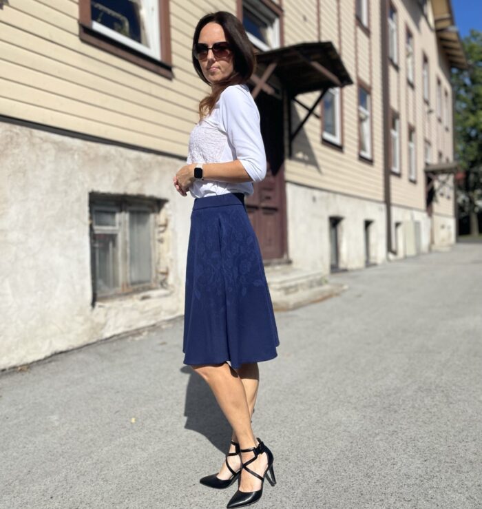 Tumesinine seelik  lillemustriga - Image 3