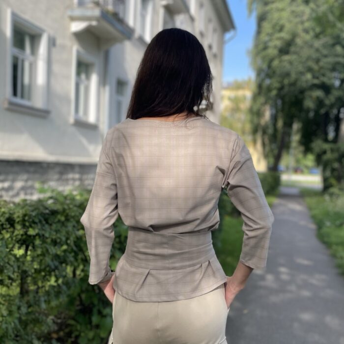 Kreemikas pluus õrna ruuduga - Image 3