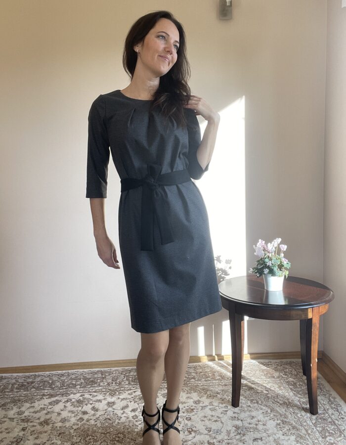 Tumehall väikse ruuduga kleit vööga - Image 1