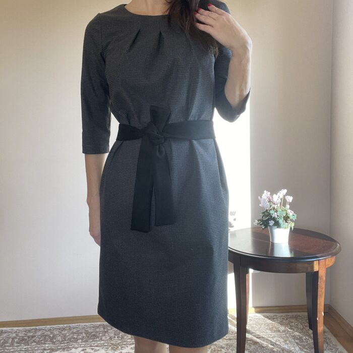 Tumehall väikse ruuduga kleit vööga - Image 2