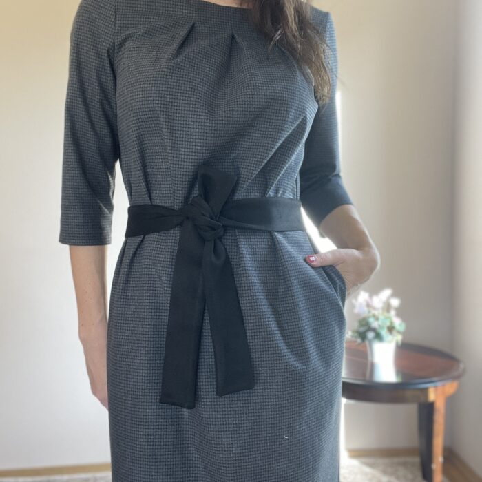 Tumehall väikse ruuduga kleit vööga - Image 5