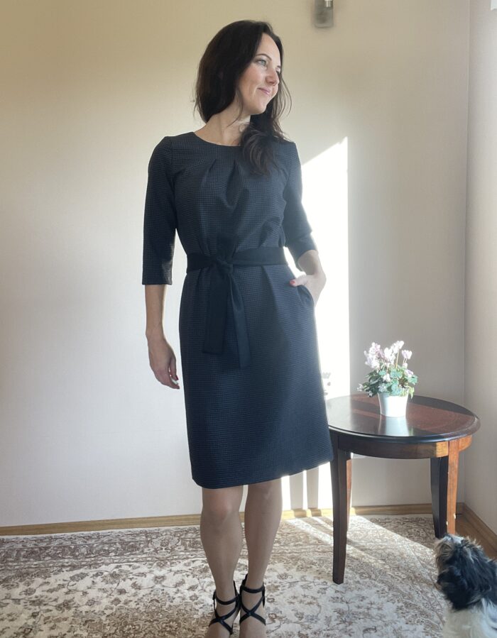 Hallikas-must kleit musta vööga - Image 1