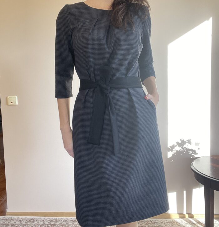 Hallikas-must kleit musta vööga - Image 2