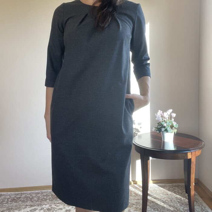 Hallikas-must kleit musta vööga - Image 4