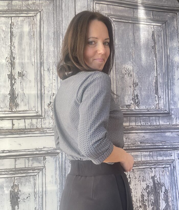 Tumesinine mustriga pluus - Image 5