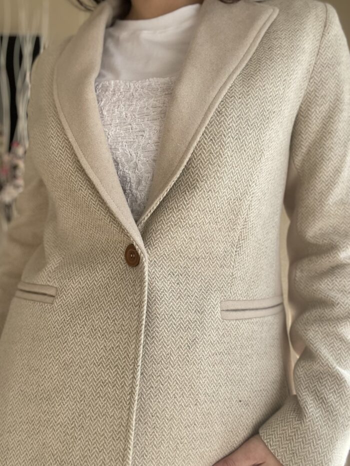 Kreemikas villane pintsak kalasaba mustriga - Image 6