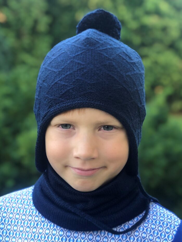 Tumesinine müts tuti ja paeltega, 100% meriinovill Navy Blue Hat, 100% Merino Wool - Image 2