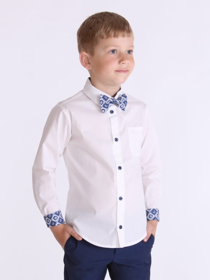 Valge triiksärk, tumesiniste ornamendidetailidega White Shirt With Blue Details - Image 1