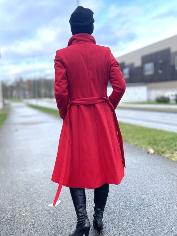 Red Wintercoat - Image 3