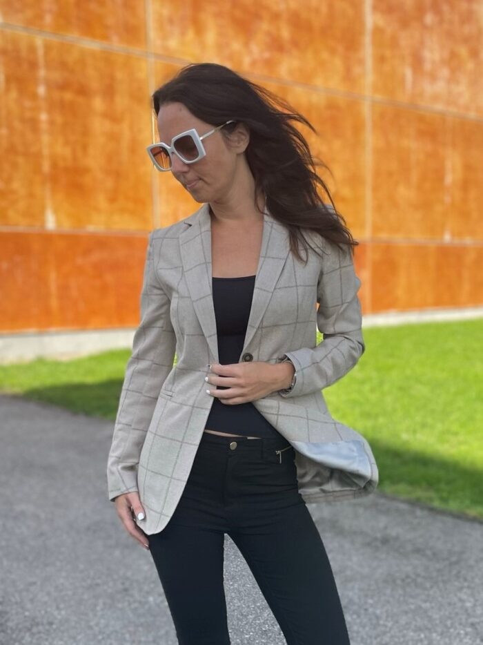 Creamy Luxurious Virgin Wool Jacket - Image 5