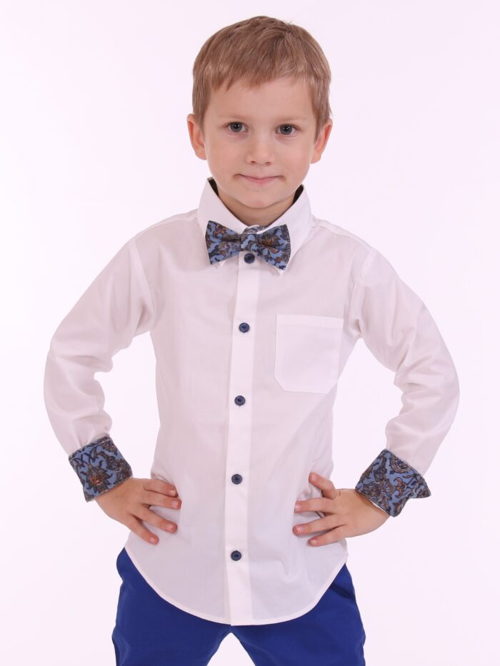 Valge triiksärk, tumesiniste detailidega White shirt with blue details - Image 1