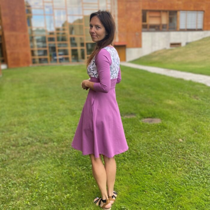 Sirelikarva kleit sädelevate lilledega - Image 2