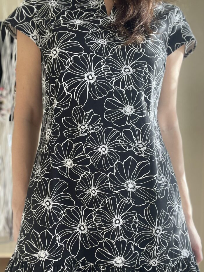 Väike must kleit lillemustriga - Image 2