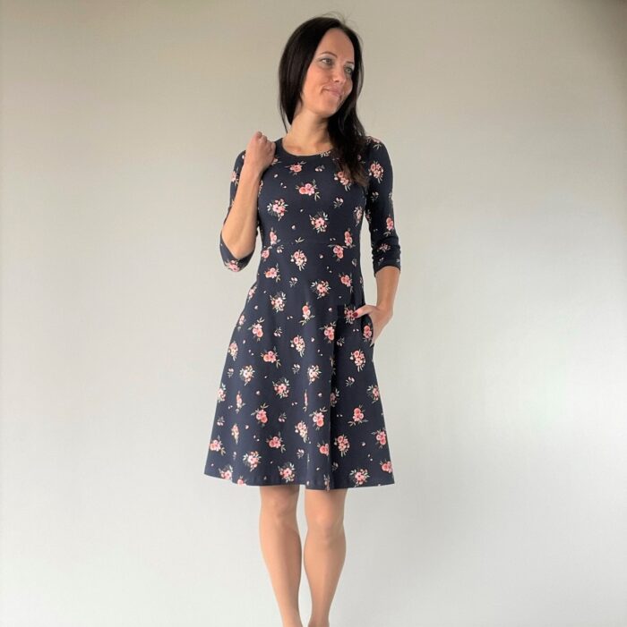 Tumesinine kleit väikse lillega - Image 1