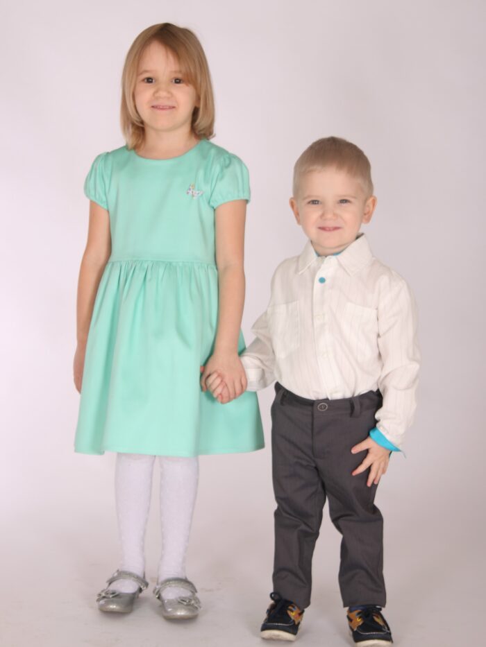 Valge triiksärk peene triibu ja türkiissiniste detailidega - Image 2