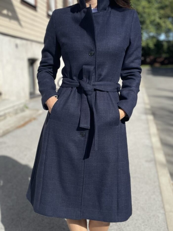 Tumesinine ruuduga kevadsügismantel, 100% peenvill - Image 5