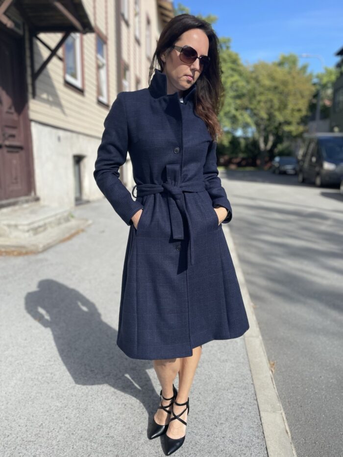 Tumesinine ruuduga kevadsügismantel, 100% peenvill - Image 3