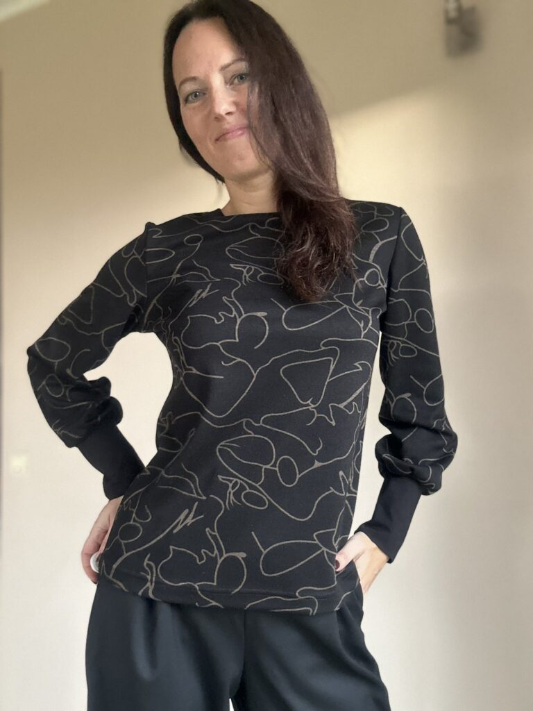 Pluus Must Graffiti - Image 5