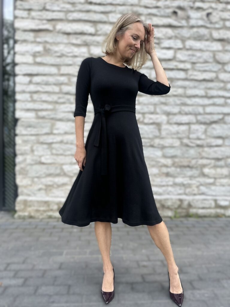 Black Dress, 100% meriinovill - Image 5