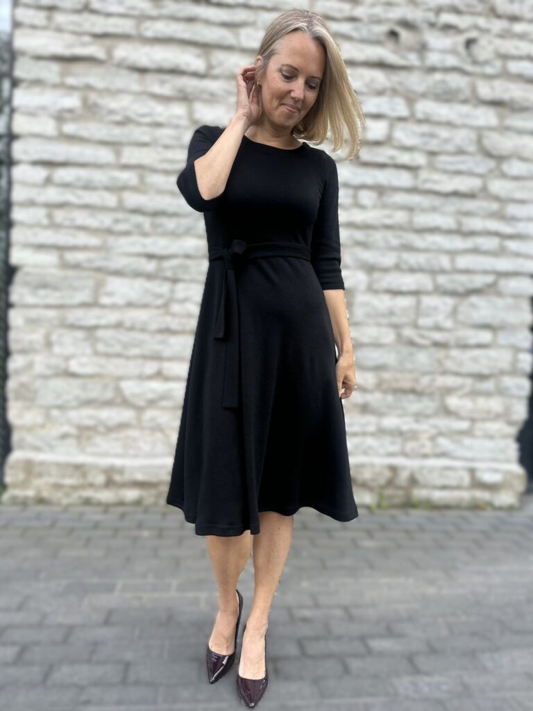 Black Dress, 100% meriinovill - Image 3