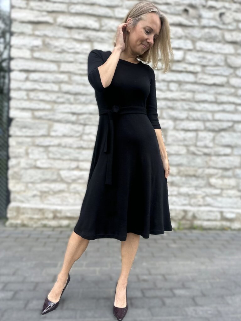 Black Dress, 100% meriinovill - Image 4