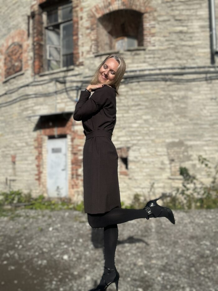 Brown Dress With A Belt - Image 6