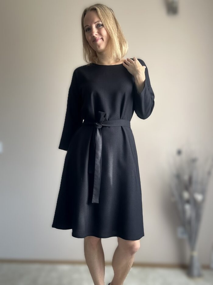 7697-Emma-and-Theo-naiste-must-kleit-peenvilla-ja-siidiga-14 Black Dress With Virgin Wool And Silk - Image 1