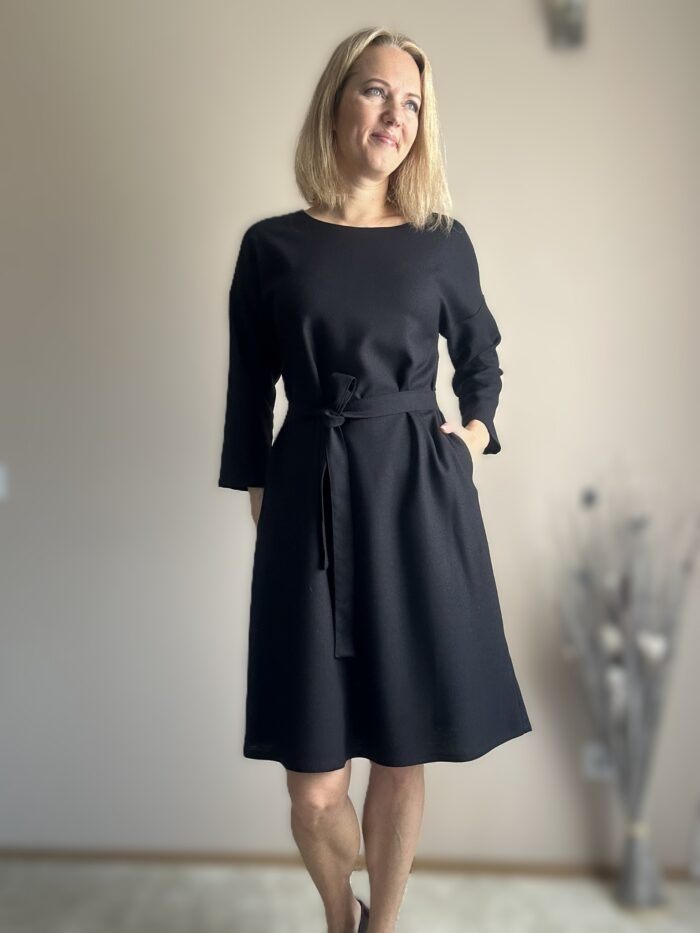 7697-Emma-and-Theo-naiste-must-kleit-peenvilla-ja-siidiga-20 Black Dress With Virgin Wool And Silk - Image 6