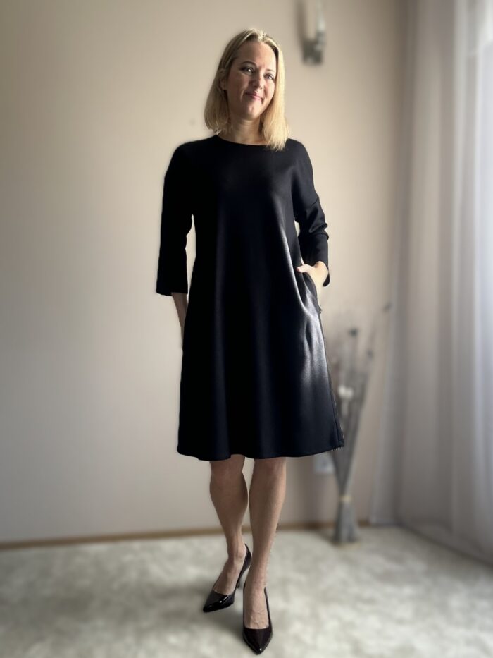 7697-Emma-and-Theo-naiste-must-kleit-peenvilla-ja-siidiga-4 Black Dress With Virgin Wool And Silk - Image 5