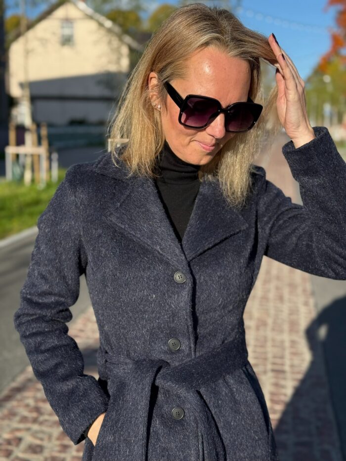 VALMIB TELLIMISEL! Tumesinine luksuslik mantel peenvilla ja mohääriga - Image 5