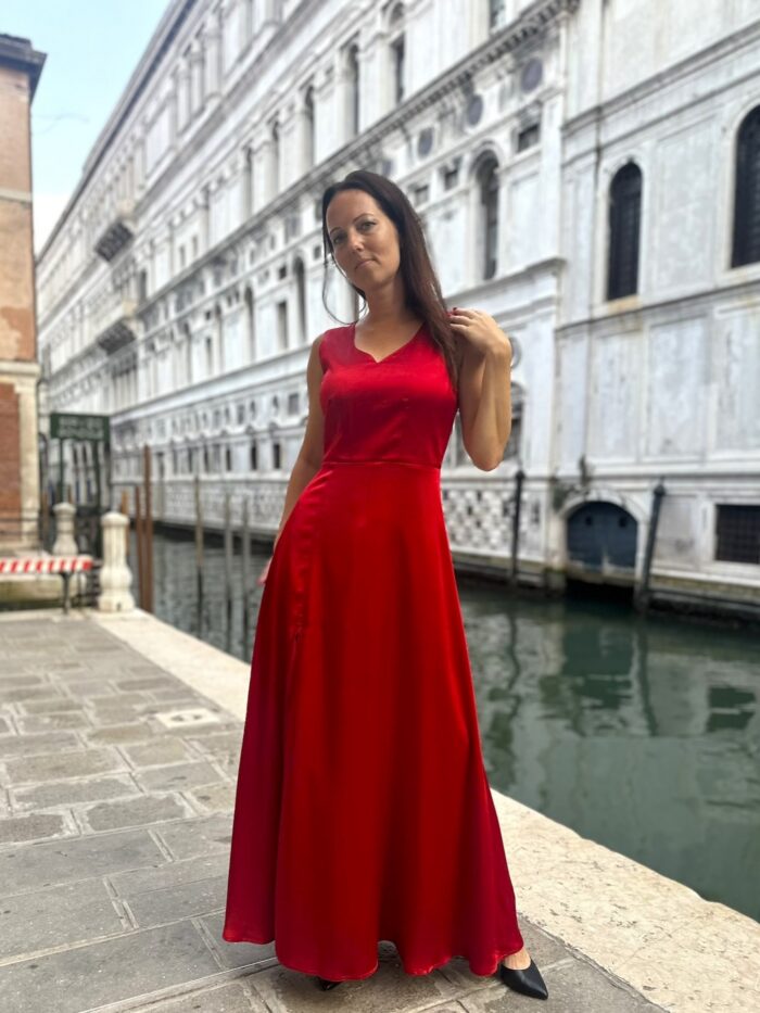 Luksuslik punane maksikleit lõhikuga - Image 5